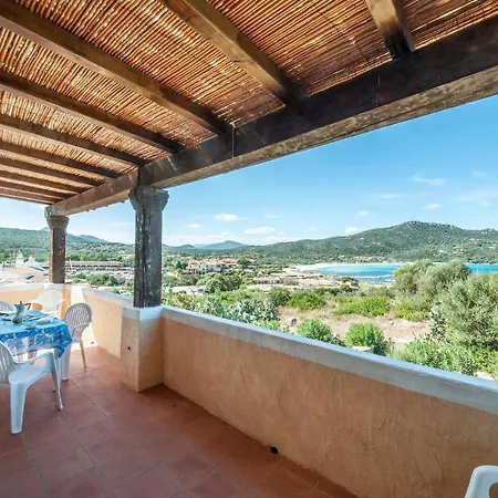 Διαμέρισμα Beautiful In With Kitchen Golfo Aranci